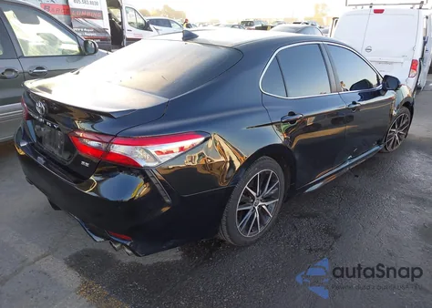 2021 Toyota Camry Se z USA, uszkodzony, nr VIN 4T1G11AK4MU435745